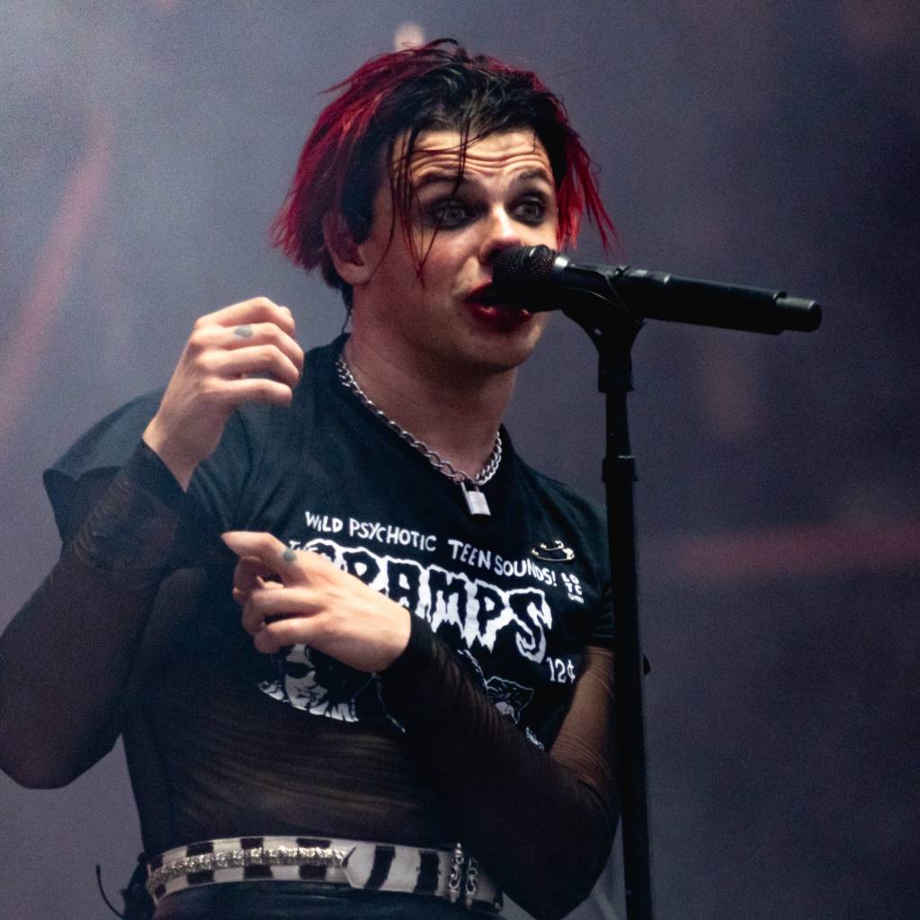 Crowd at a YUNGBLUD show